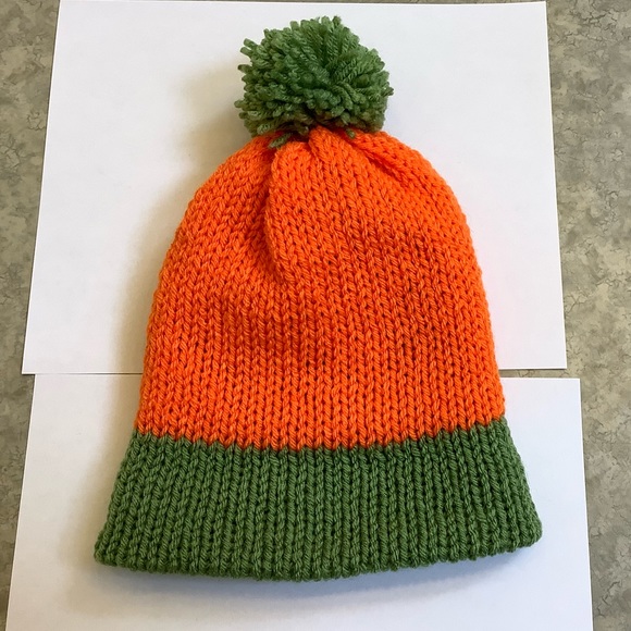 New Handmade Infant/Toddler Knitted Pumpkin Beanie with a Pom-Pom - Picture 6 of 9